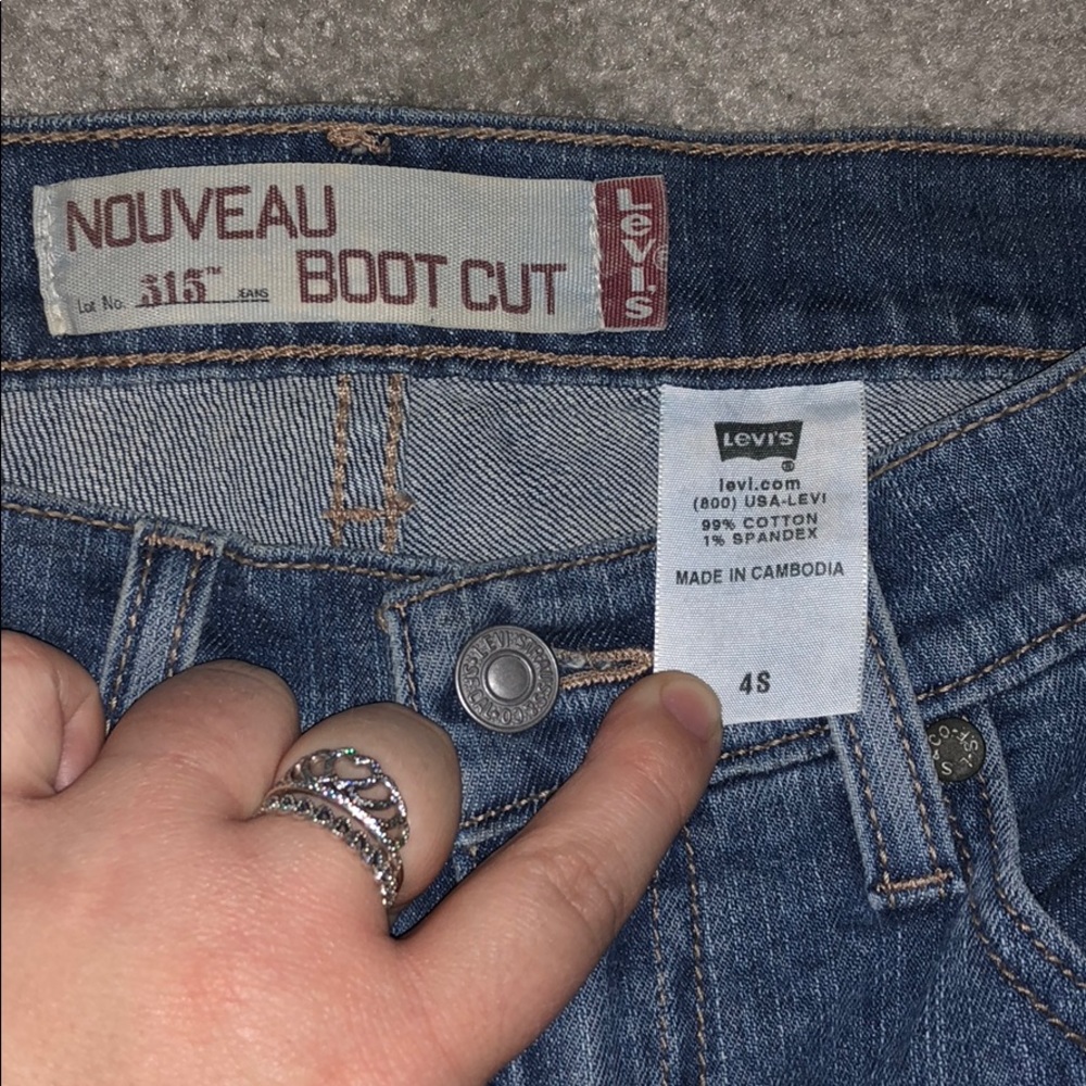 Levi’s Bootcut Jeans - Picture 2 of 4